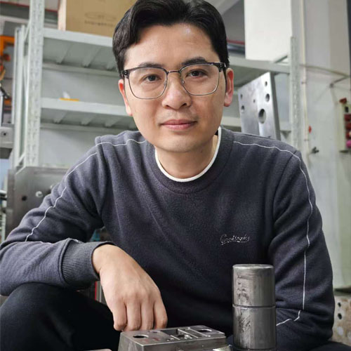 Jun Nan Lin senior tooling engineer for injection mold design and DFM risk review